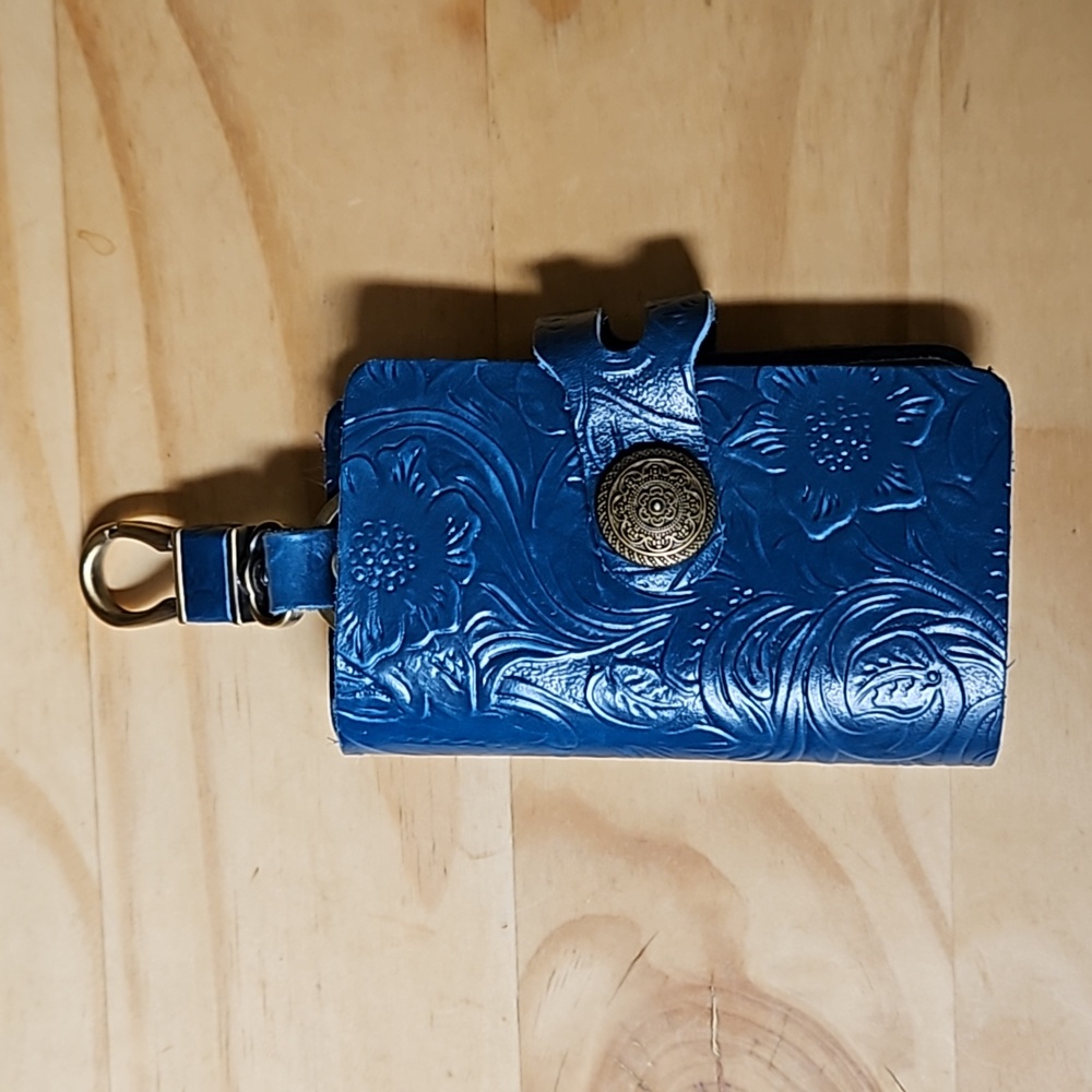 Embossed genuine leather key holder with card pockets and zipped coin pocket